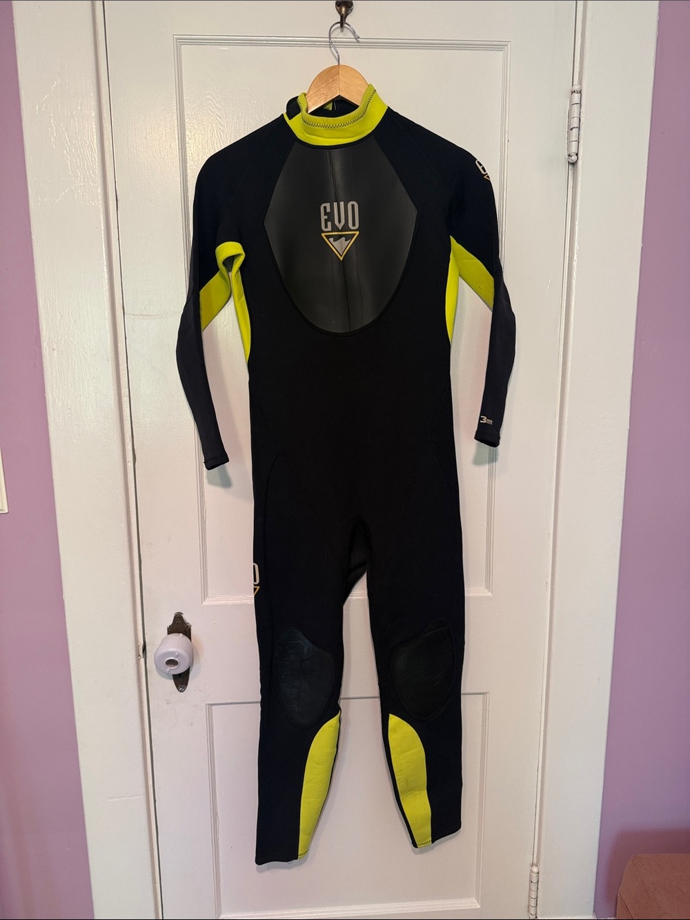 EVO Women's 3mm Full-Length Wetsuit in Black and Neon Yellow